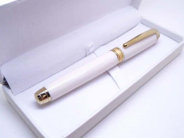 Ivory fountain pen with white gift box