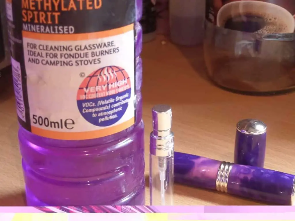 Cleaning refillable perfume atomisers