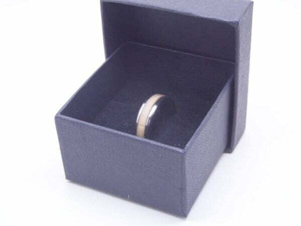 ladies willow wood ring with box