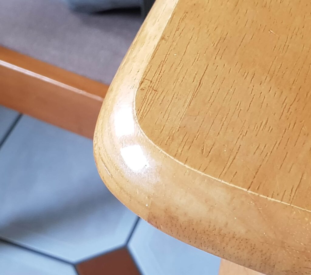 curved corner on a table